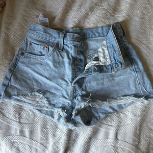 NWOT levi 501 shorts